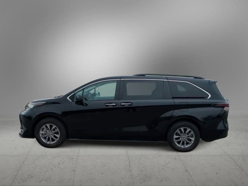 2023 Toyota Sienna XLE 5