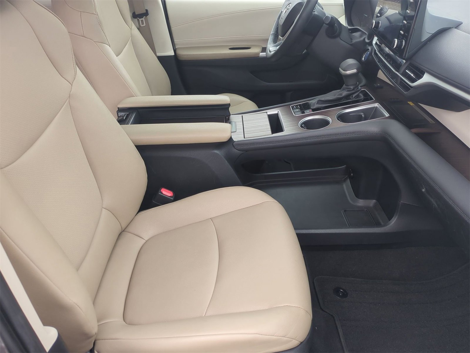 Thumbnail: 2022 Toyota Sienna - 24