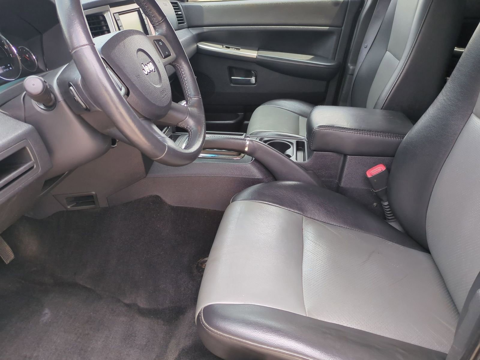 Thumbnail: 2010 Jeep Grand Cherokee - 16