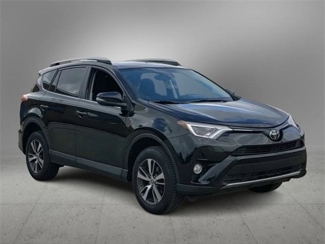 Used 2018 Toyota RAV4 XLE with VIN 2T3RFREV1JW813777 for sale in Farmington, MI