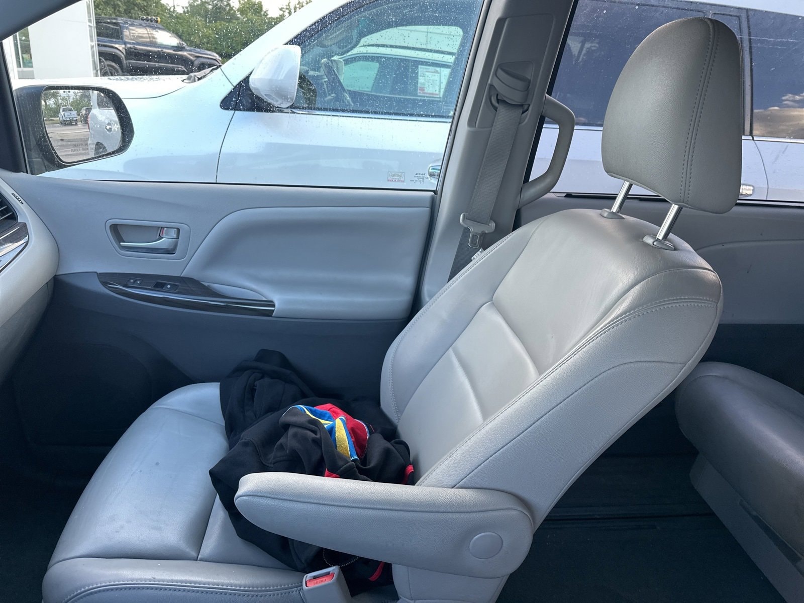 Thumbnail: 2015 Toyota Sienna - 6