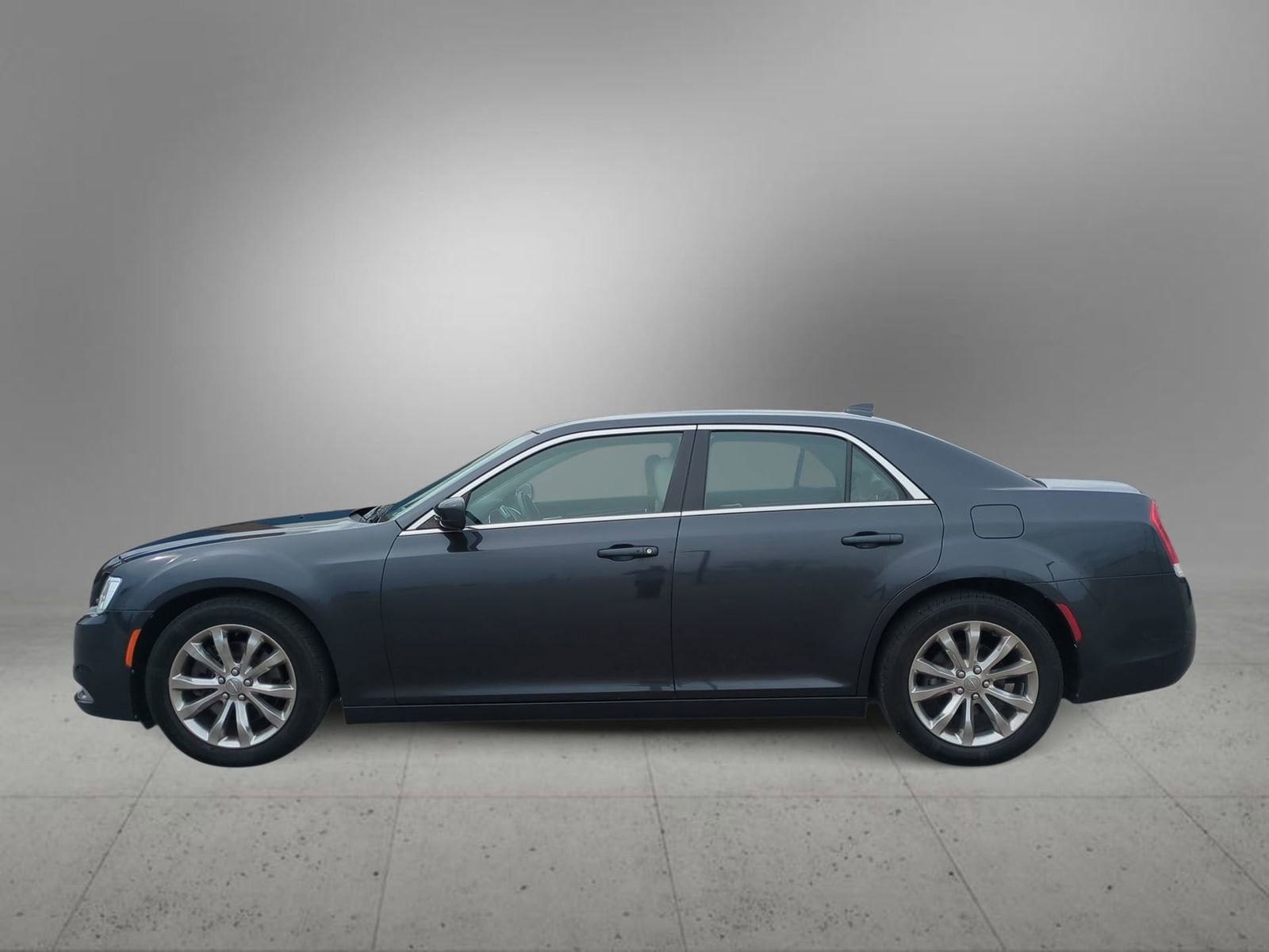 Thumbnail: 2017 Chrysler 300 - 5