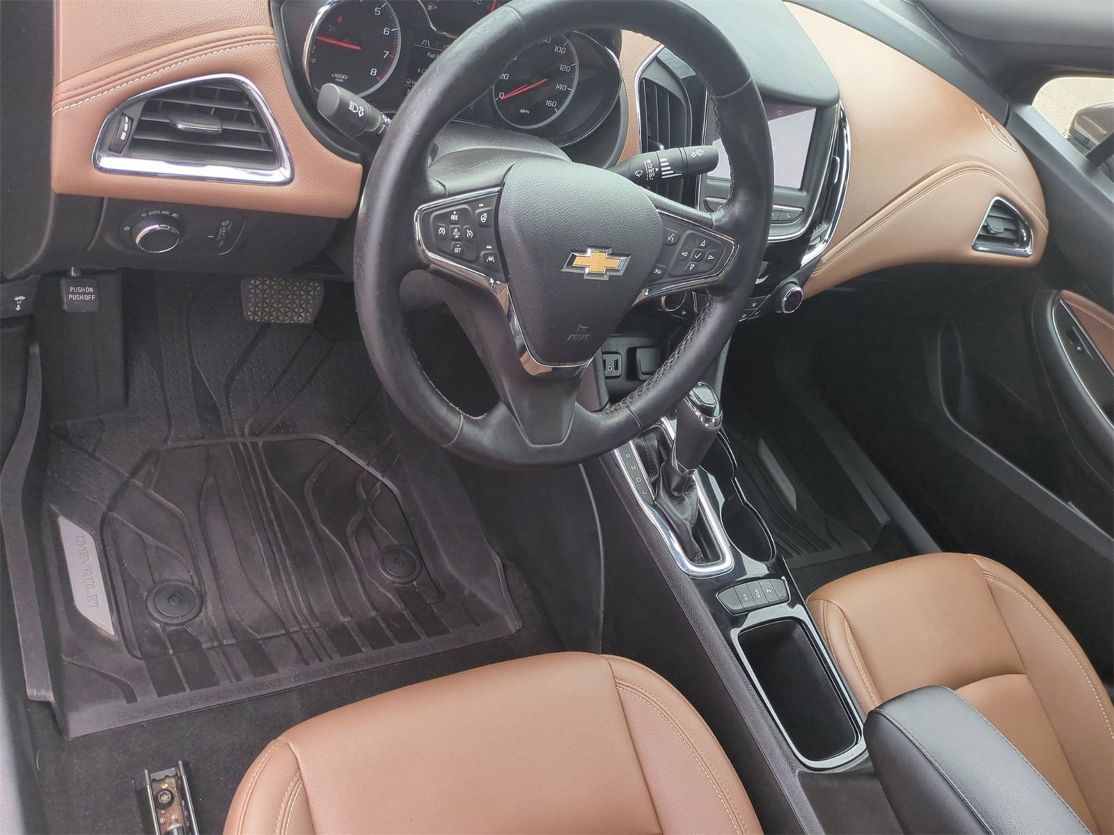 Thumbnail: 2019 Chevrolet Cruze - 10