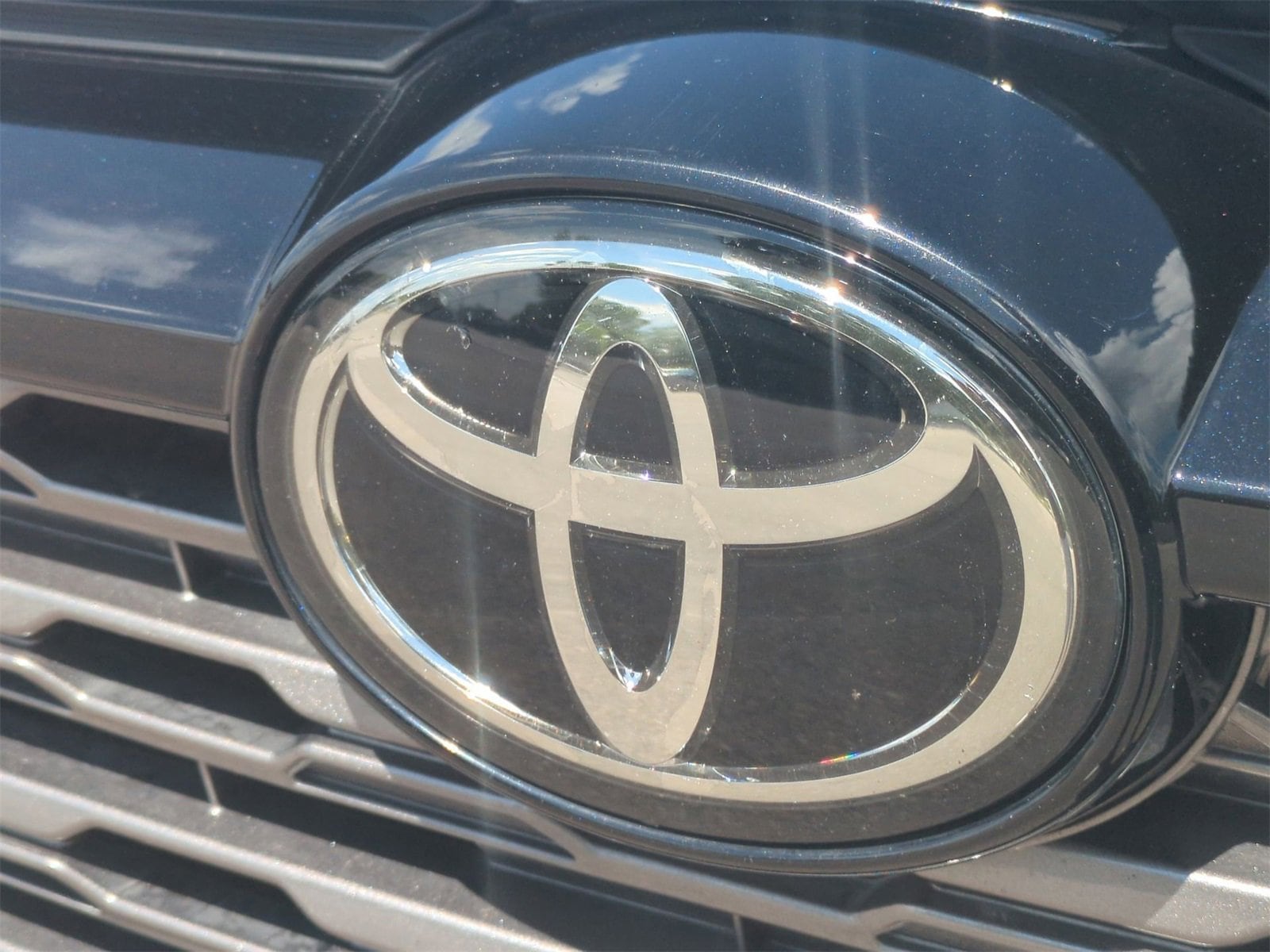 Thumbnail: 2023 Toyota RAV4 - 12