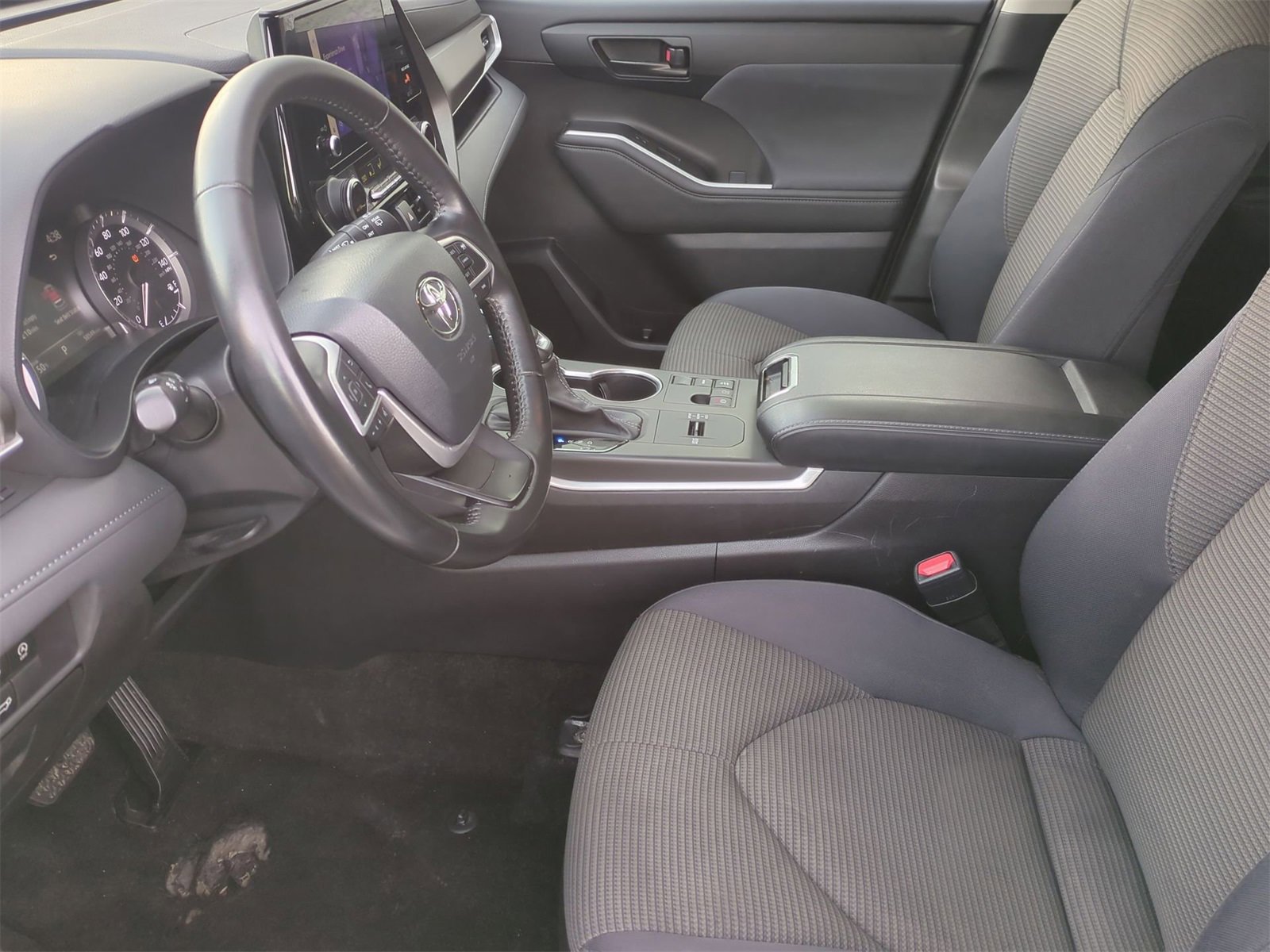 Thumbnail: 2023 Toyota Highlander - 16