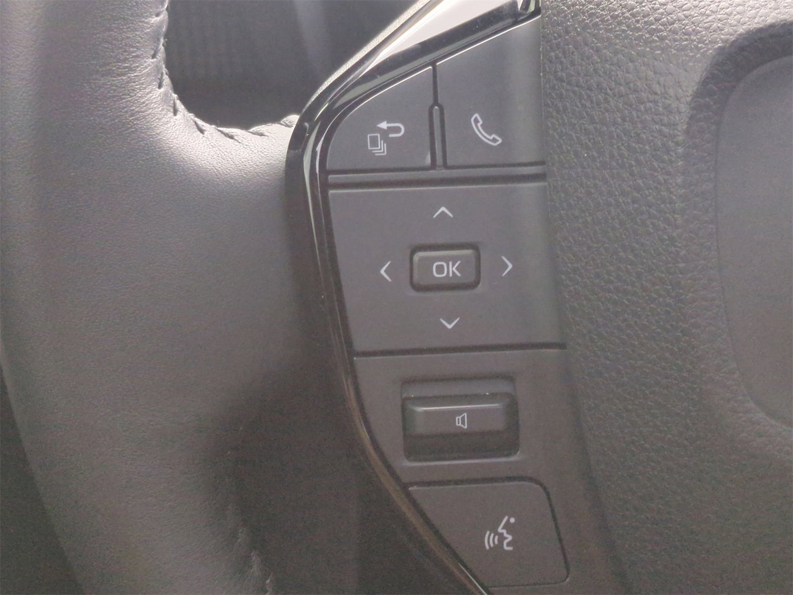 Thumbnail: 2024 Toyota bZ4X - 25