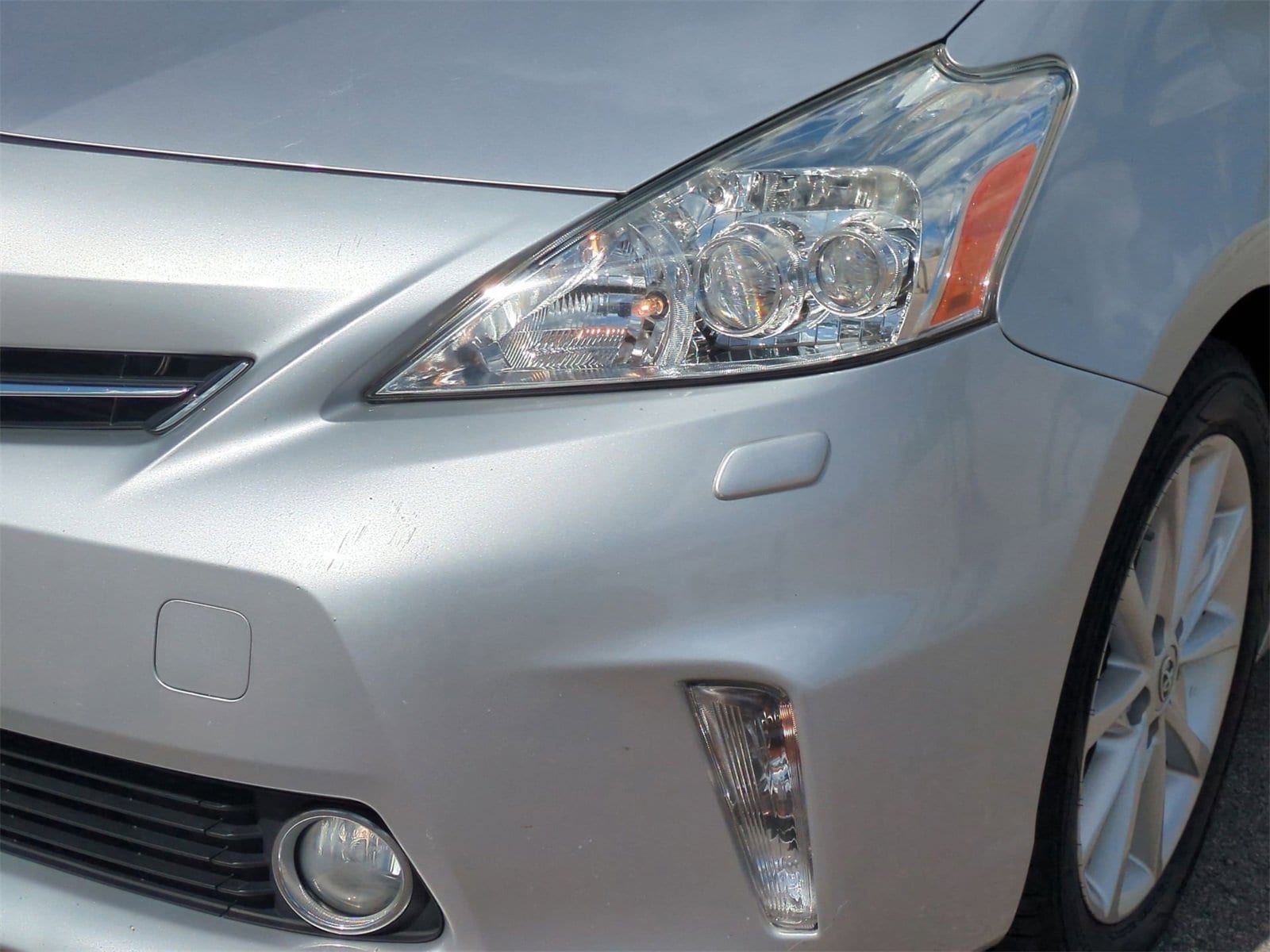Thumbnail: 2014 Toyota Prius v - 11
