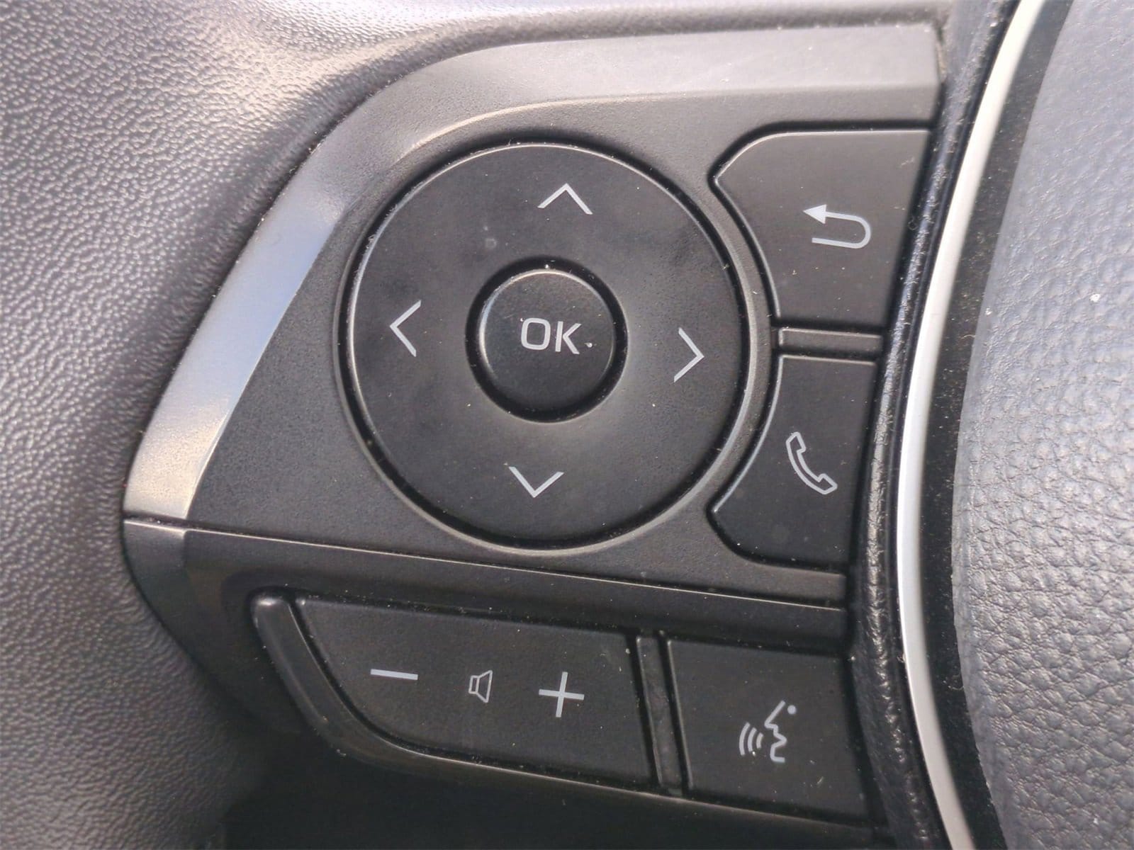 Thumbnail: 2023 Toyota RAV4 - 25