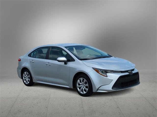 Used 2022 Toyota Corolla LE with VIN 5YFEPMAE5NP344245 for sale in Farmington, MI