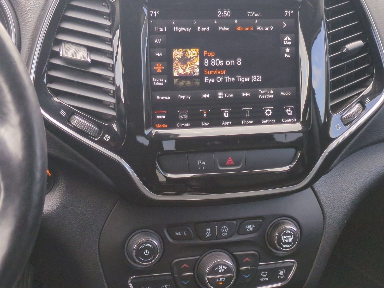 Thumbnail: 2019 Jeep Cherokee - 27