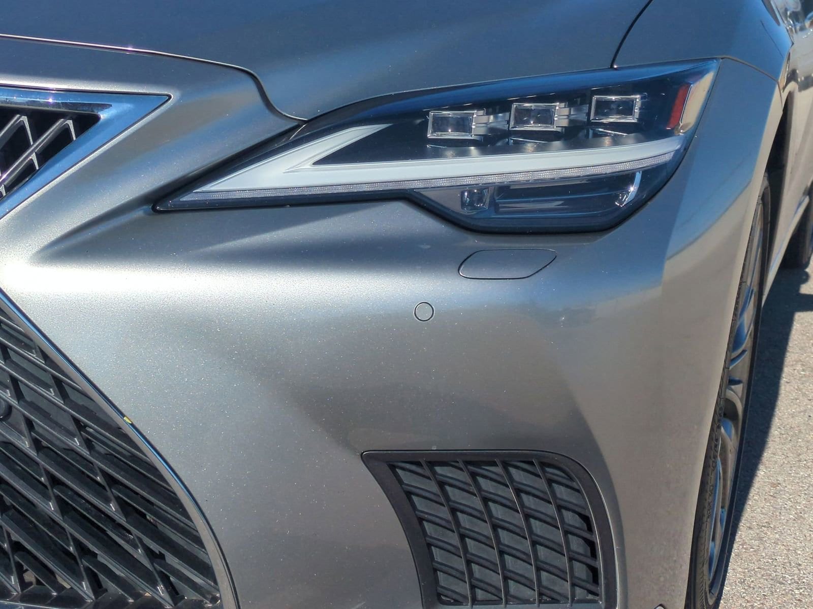 Thumbnail: 2021 Lexus LS - 11