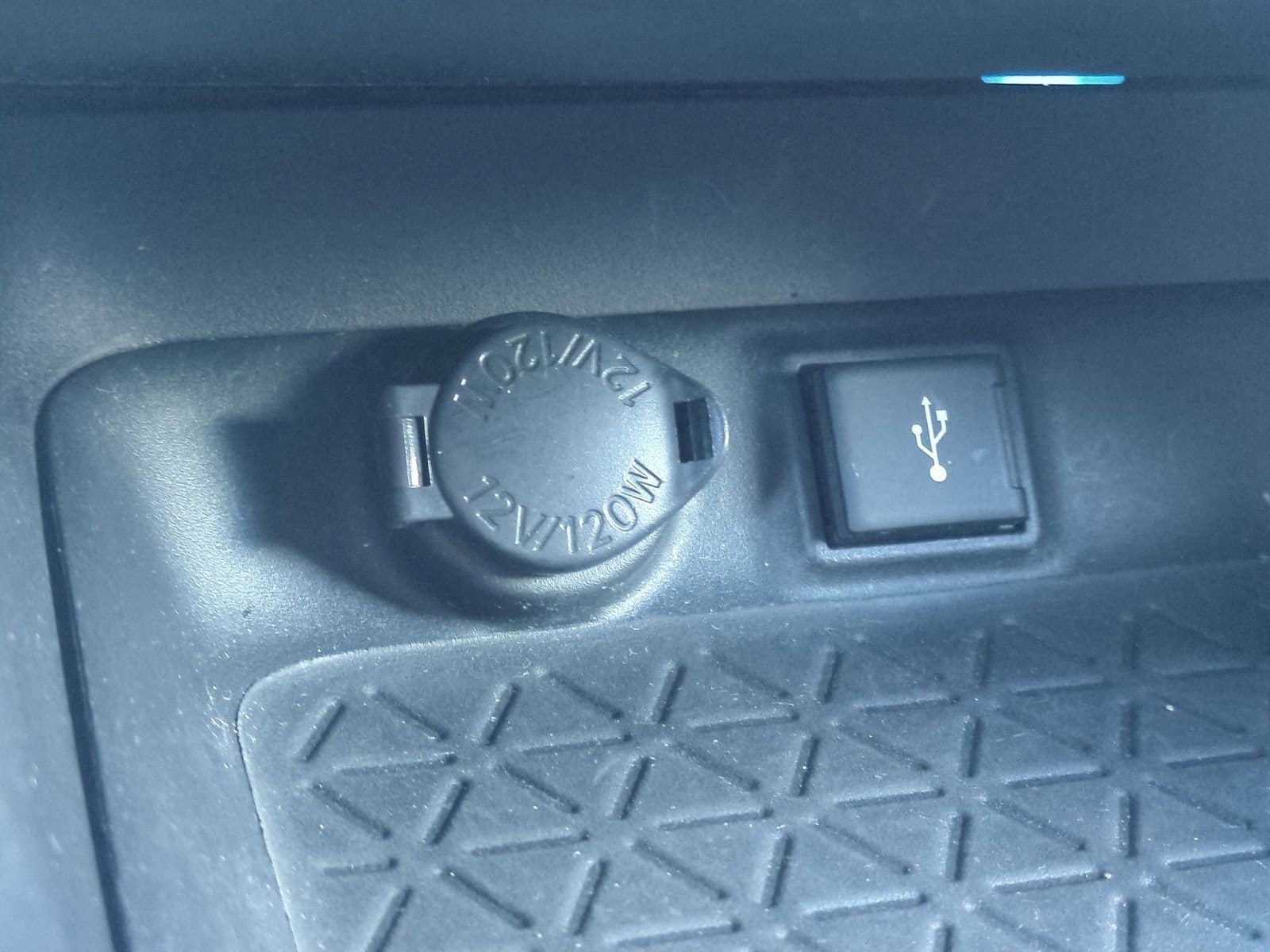 Thumbnail: 2020 Toyota RAV4 - 33