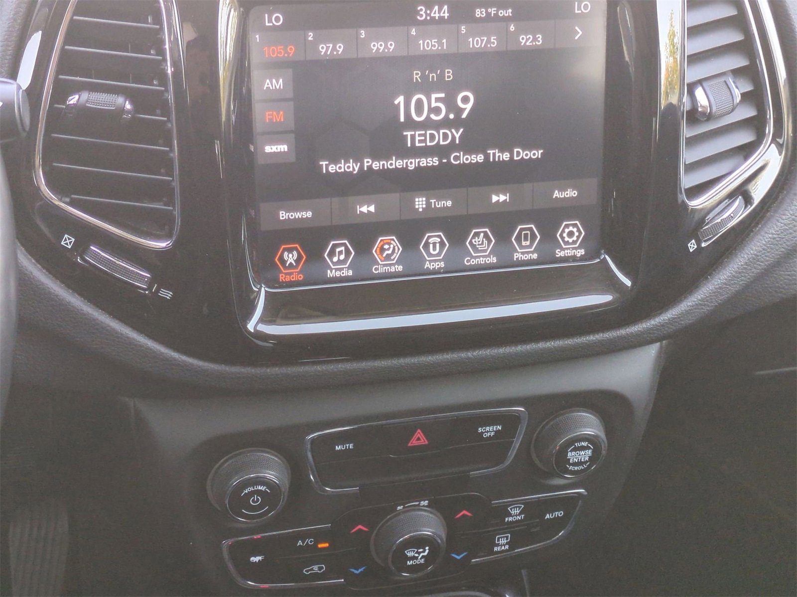 Thumbnail: 2020 Jeep Compass - 27