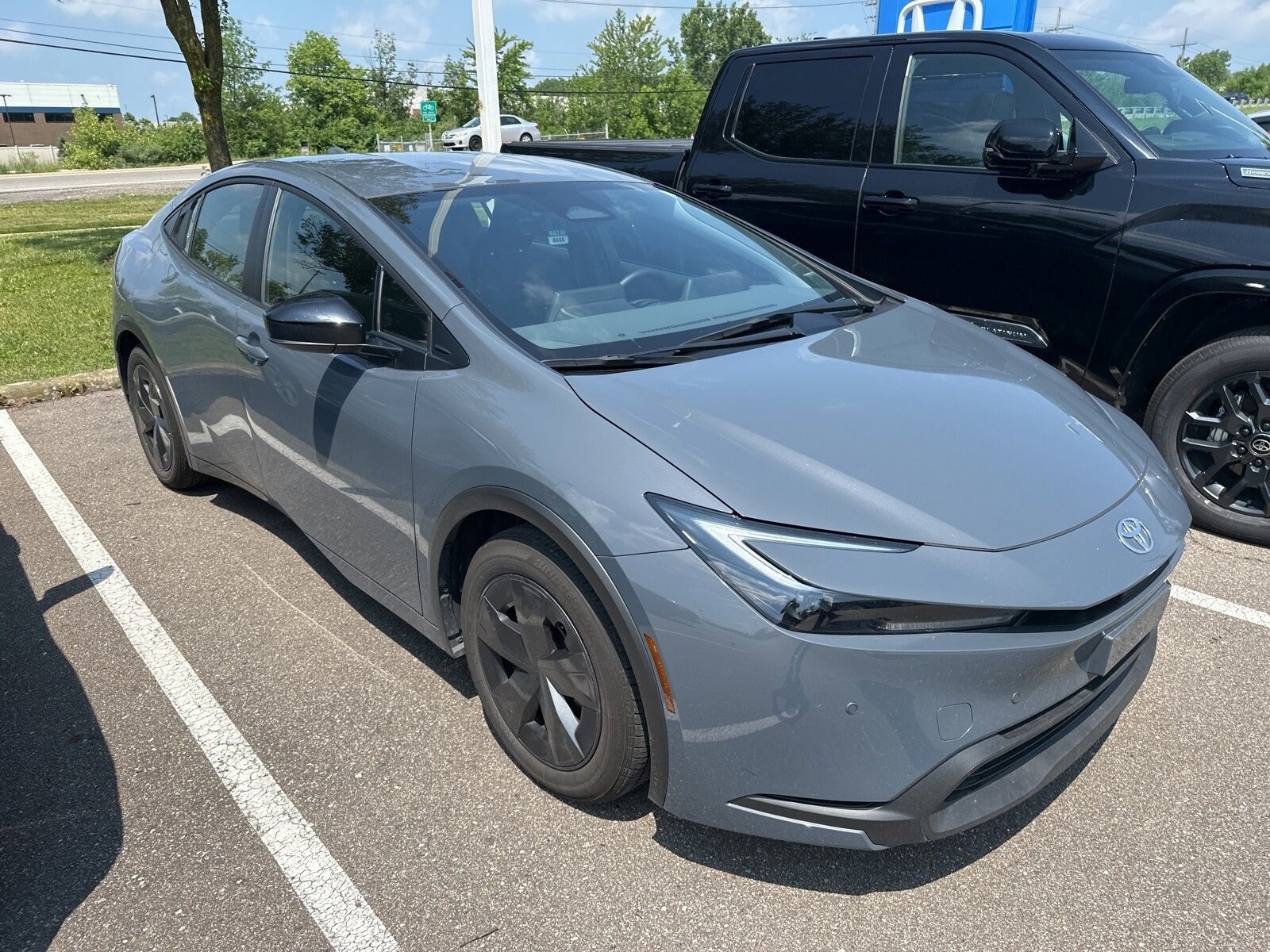 2024 Toyota Prius LE photo 2