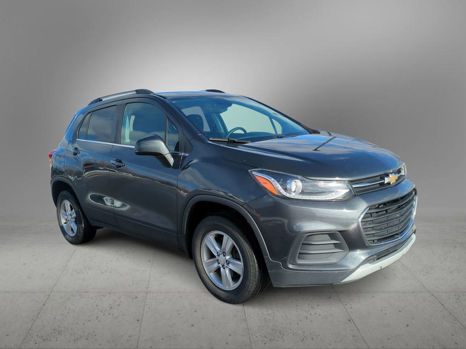 Thumbnail: 2017 Chevrolet Trax - 2
