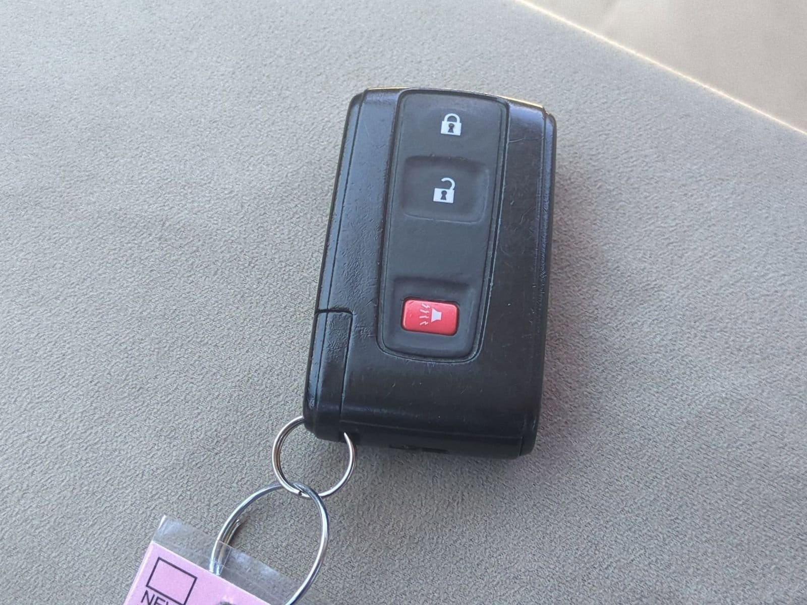 Thumbnail: 2005 Toyota Prius - 30