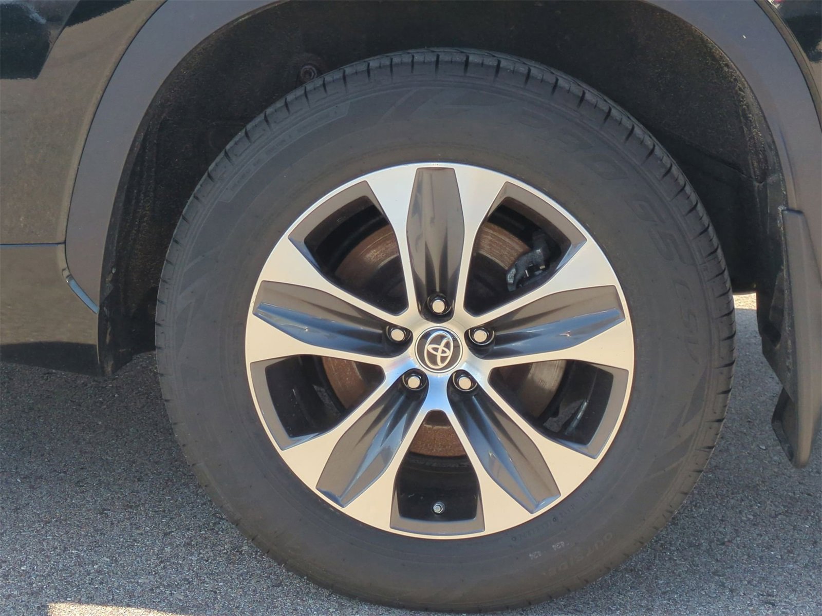 Thumbnail: 2021 Toyota Highlander - 14