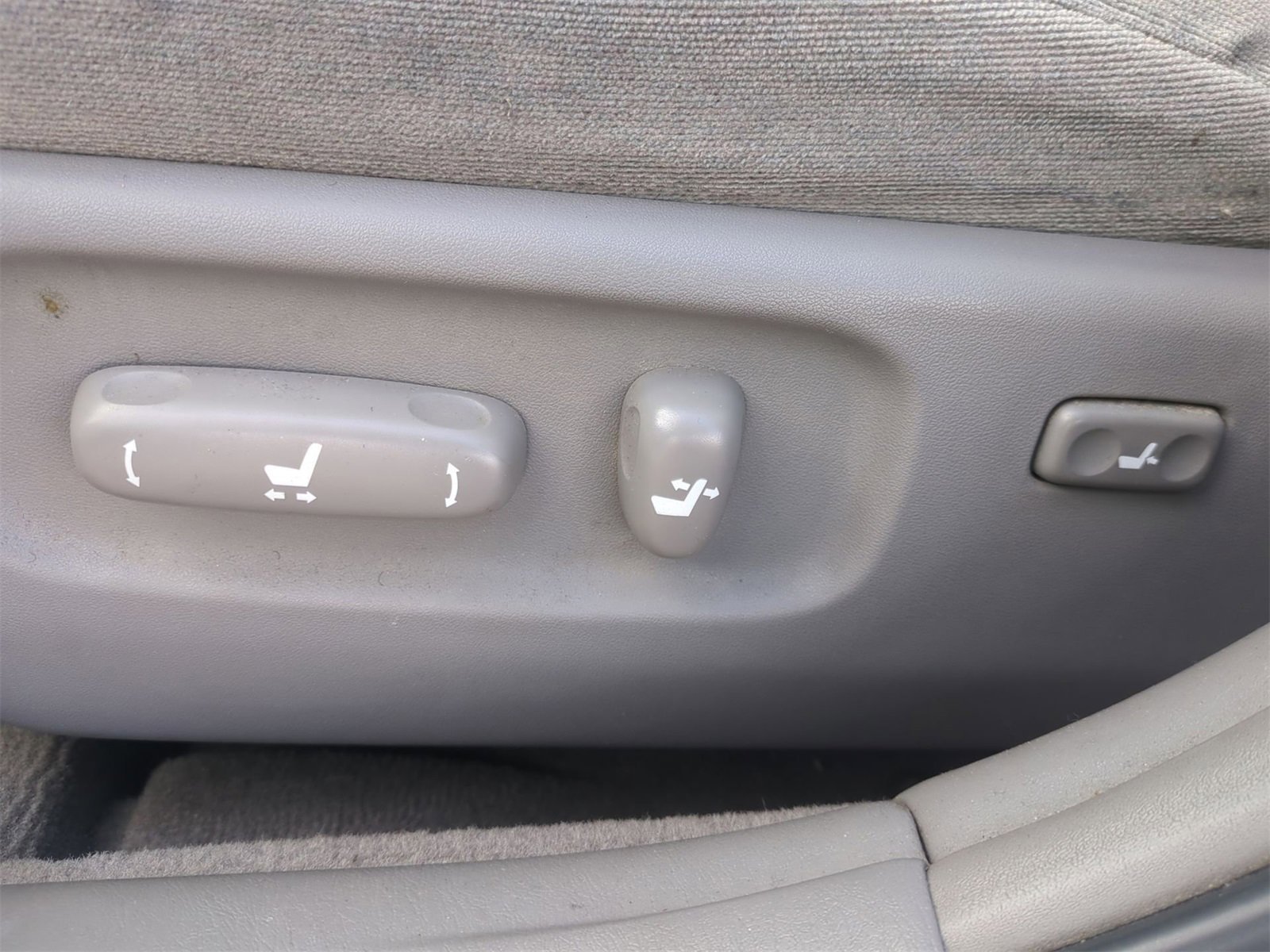 Thumbnail: 2004 Toyota Camry - 17