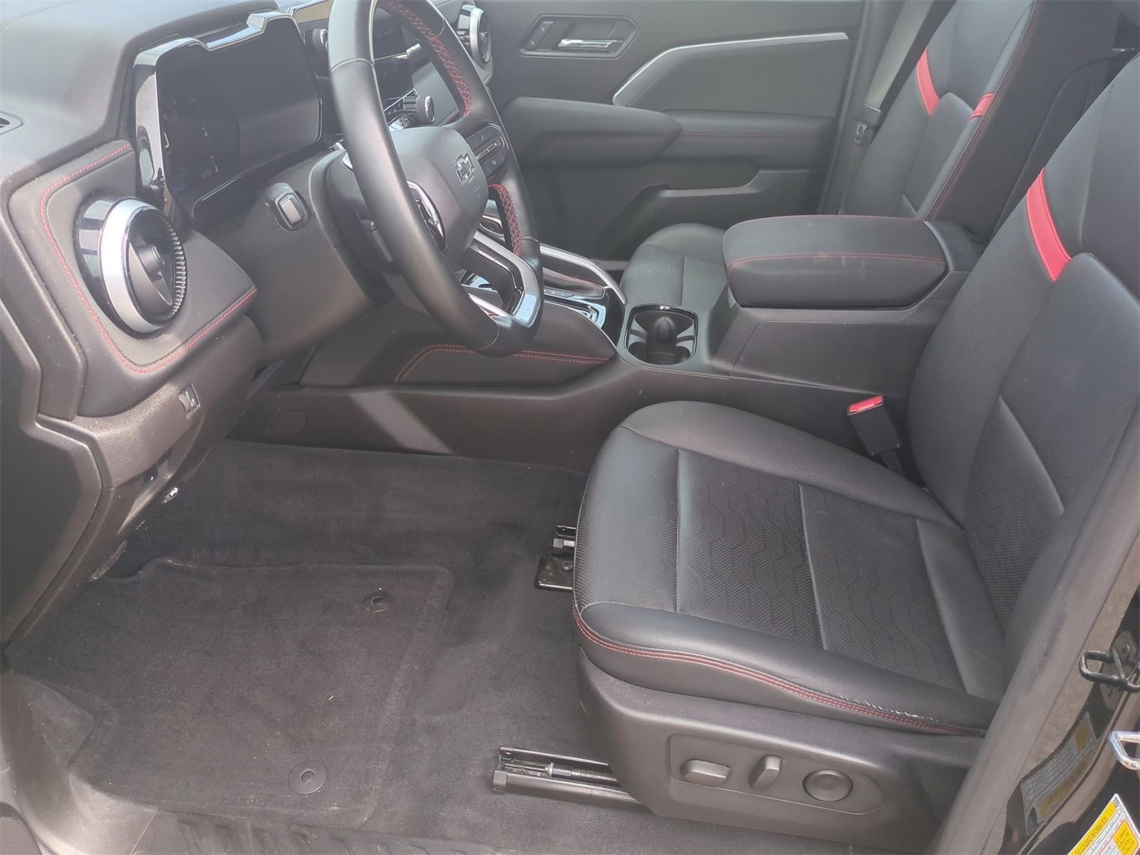 Thumbnail: 2023 Chevrolet Colorado - 16