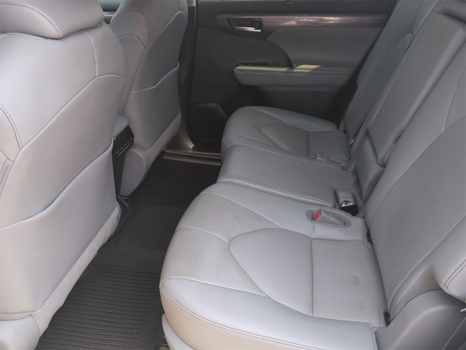 Thumbnail: 2020 Toyota Highlander - 20