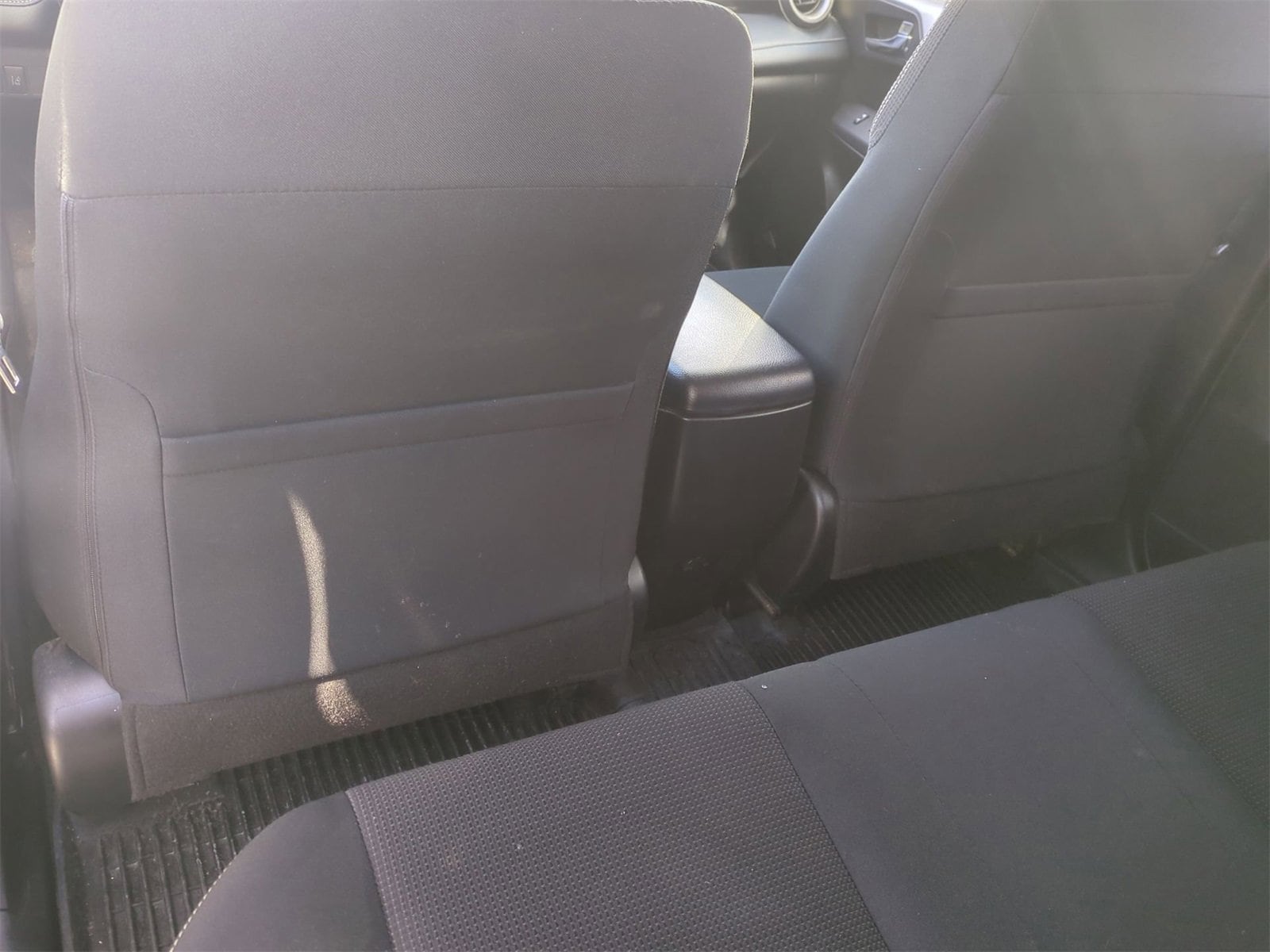 Thumbnail: 2018 Toyota RAV4 - 18