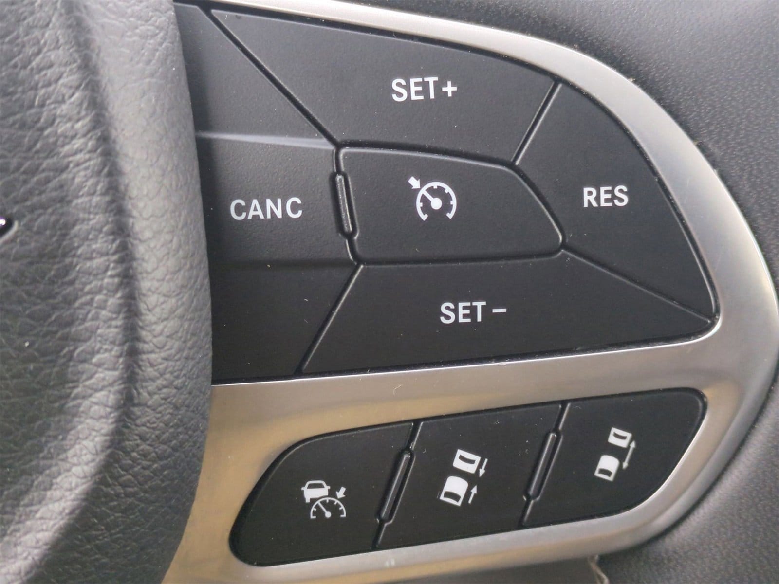 Thumbnail: 2024 Chrysler Pacifica - 25