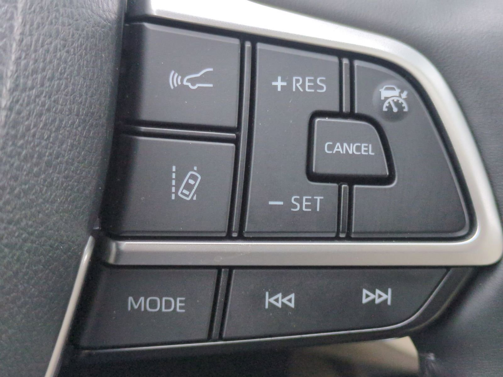 Thumbnail: 2023 Toyota Highlander - 26