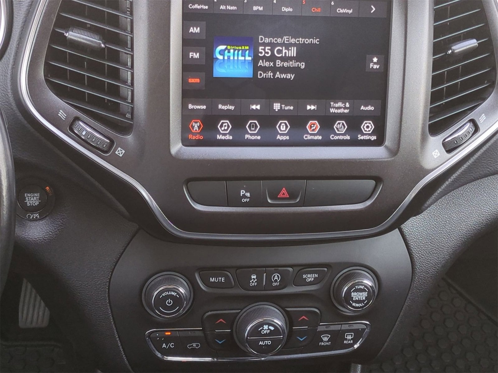 Thumbnail: 2020 Jeep Cherokee - 27