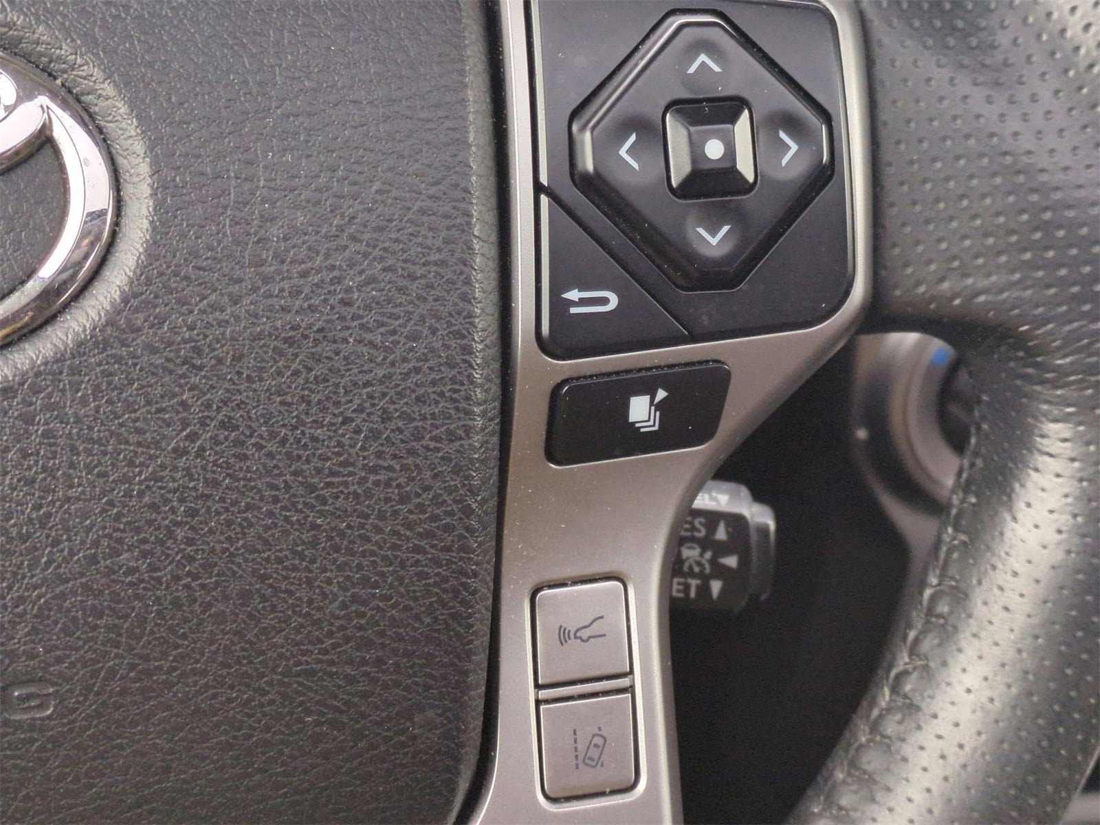 Thumbnail: 2021 Toyota 4Runner - 26