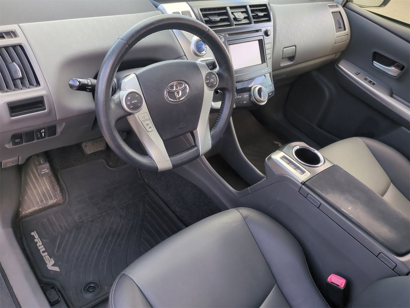 Thumbnail: 2014 Toyota Prius v - 10