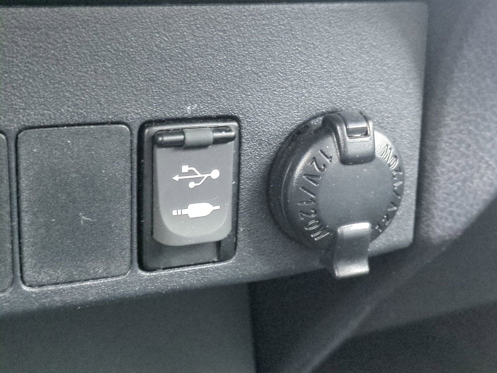 Thumbnail: 2017 Toyota RAV4 - 32