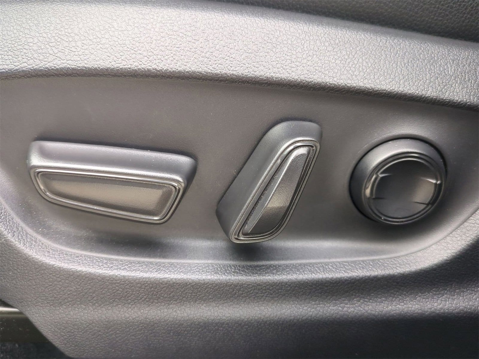 Thumbnail: 2024 Toyota bZ4X - 17