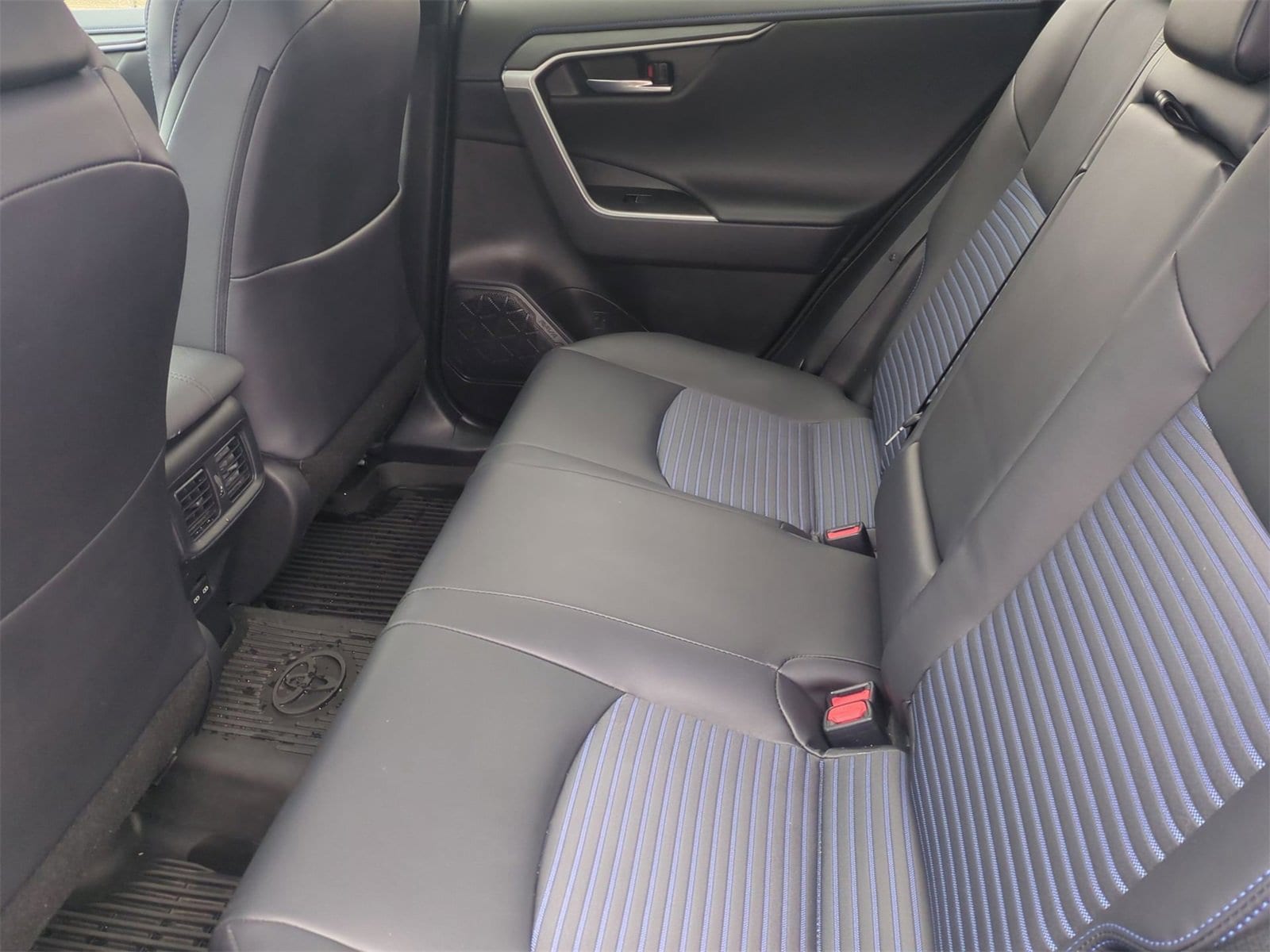 Thumbnail: 2024 Toyota RAV4 - 20