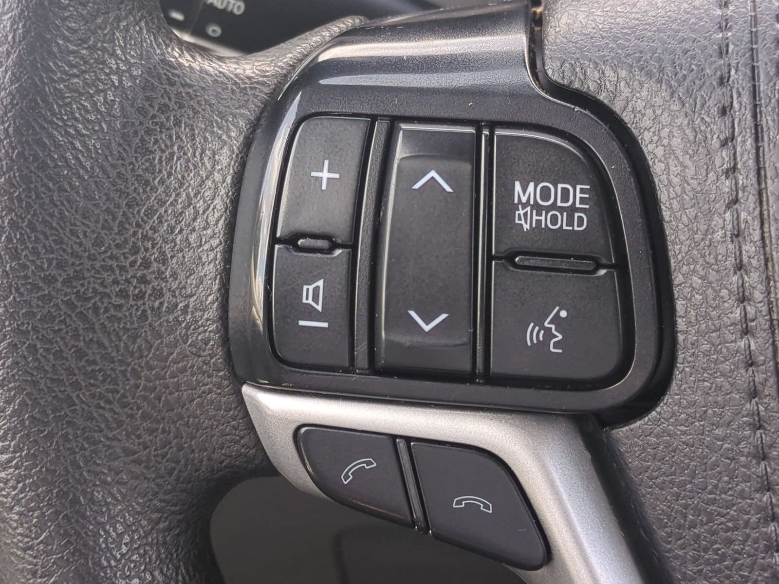 Thumbnail: 2019 Toyota Sienna - 23