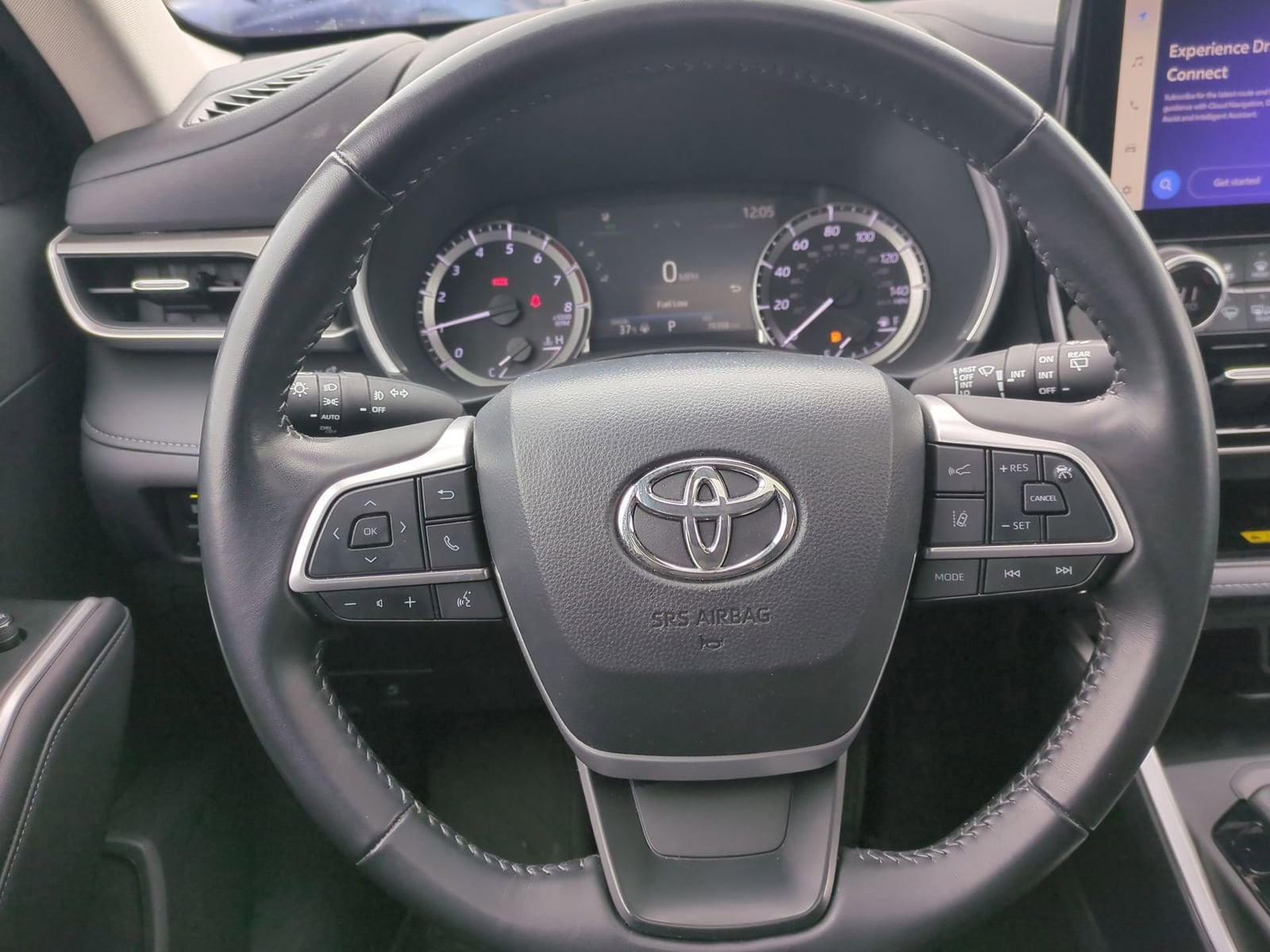 Thumbnail: 2023 Toyota Highlander - 25