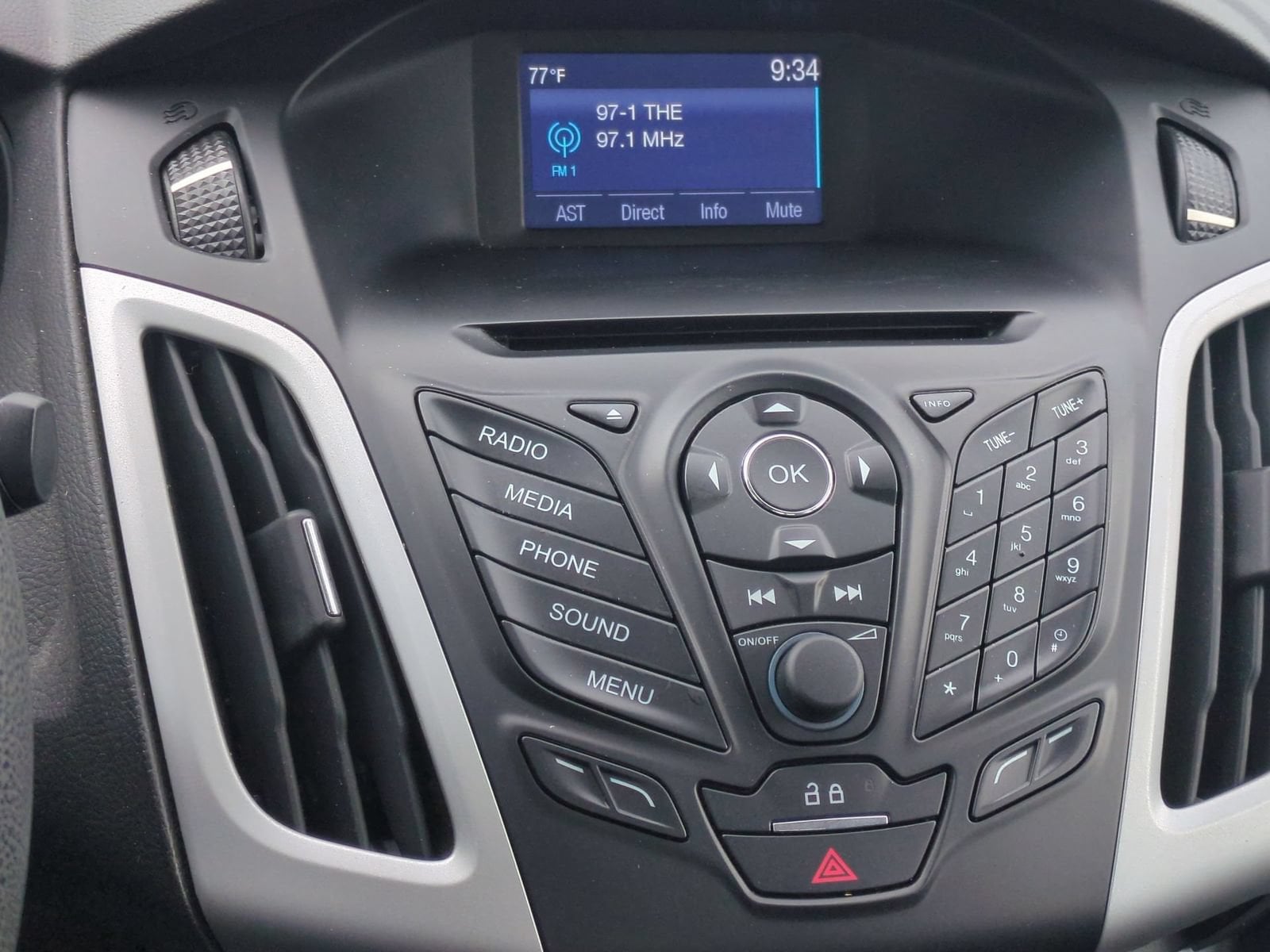 Thumbnail: 2014 Ford Focus - 27