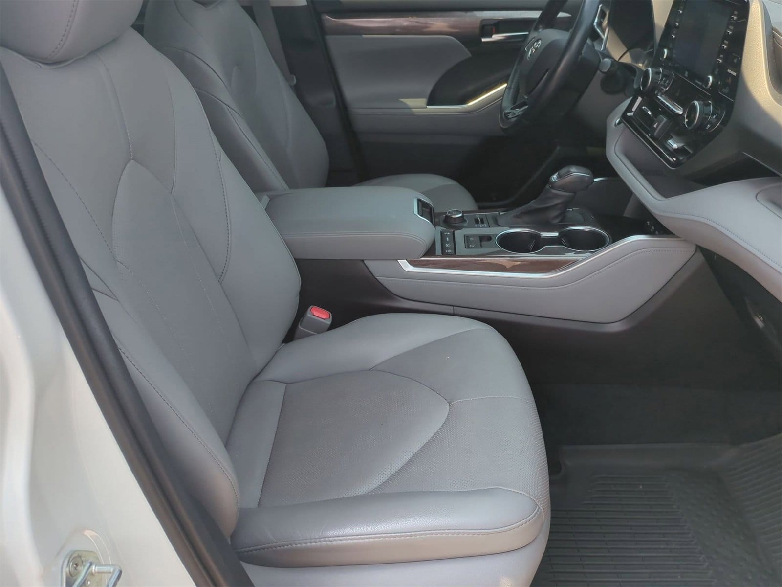 Thumbnail: 2020 Toyota Highlander - 23
