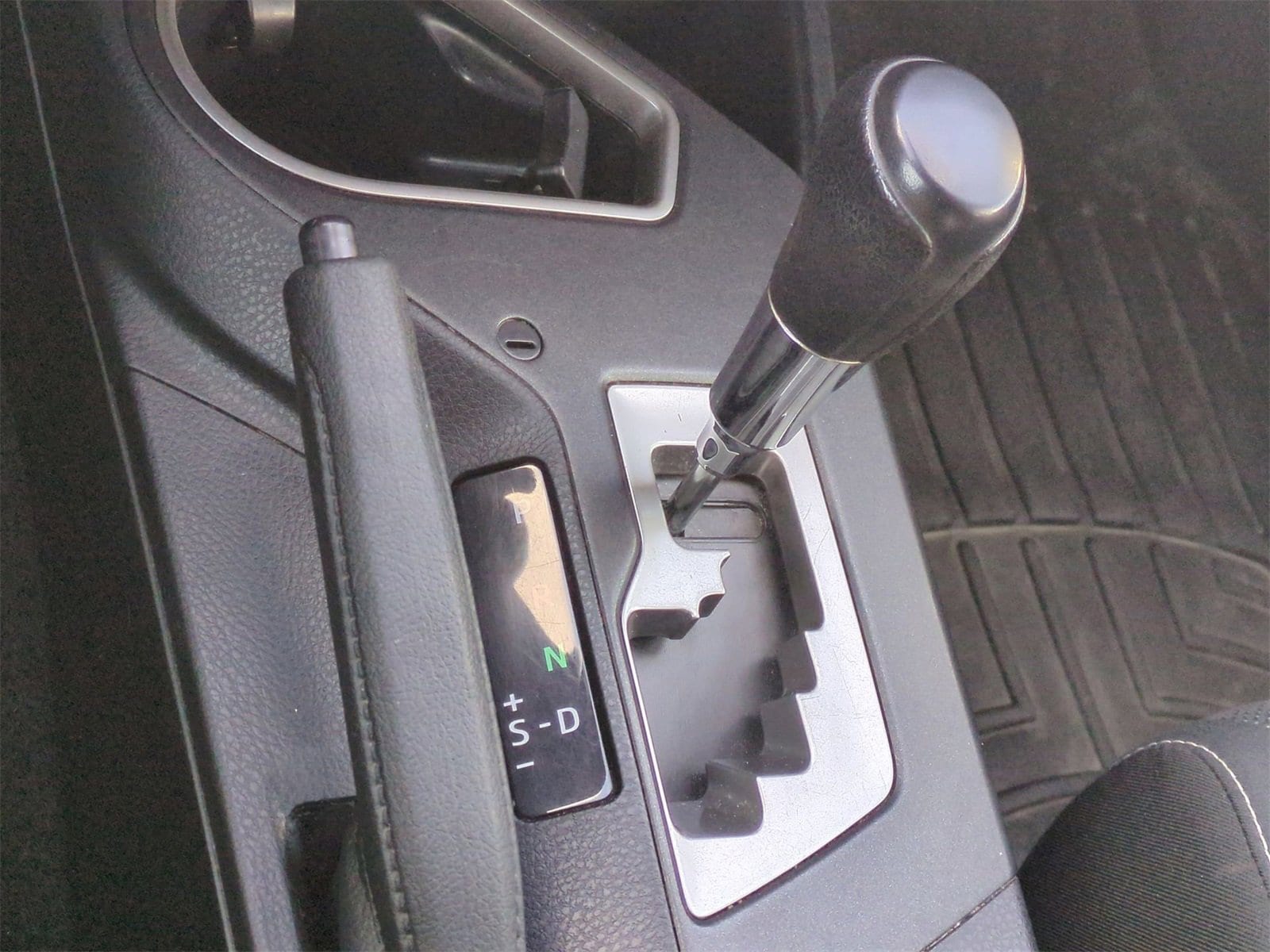 Thumbnail: 2018 Toyota RAV4 - 32