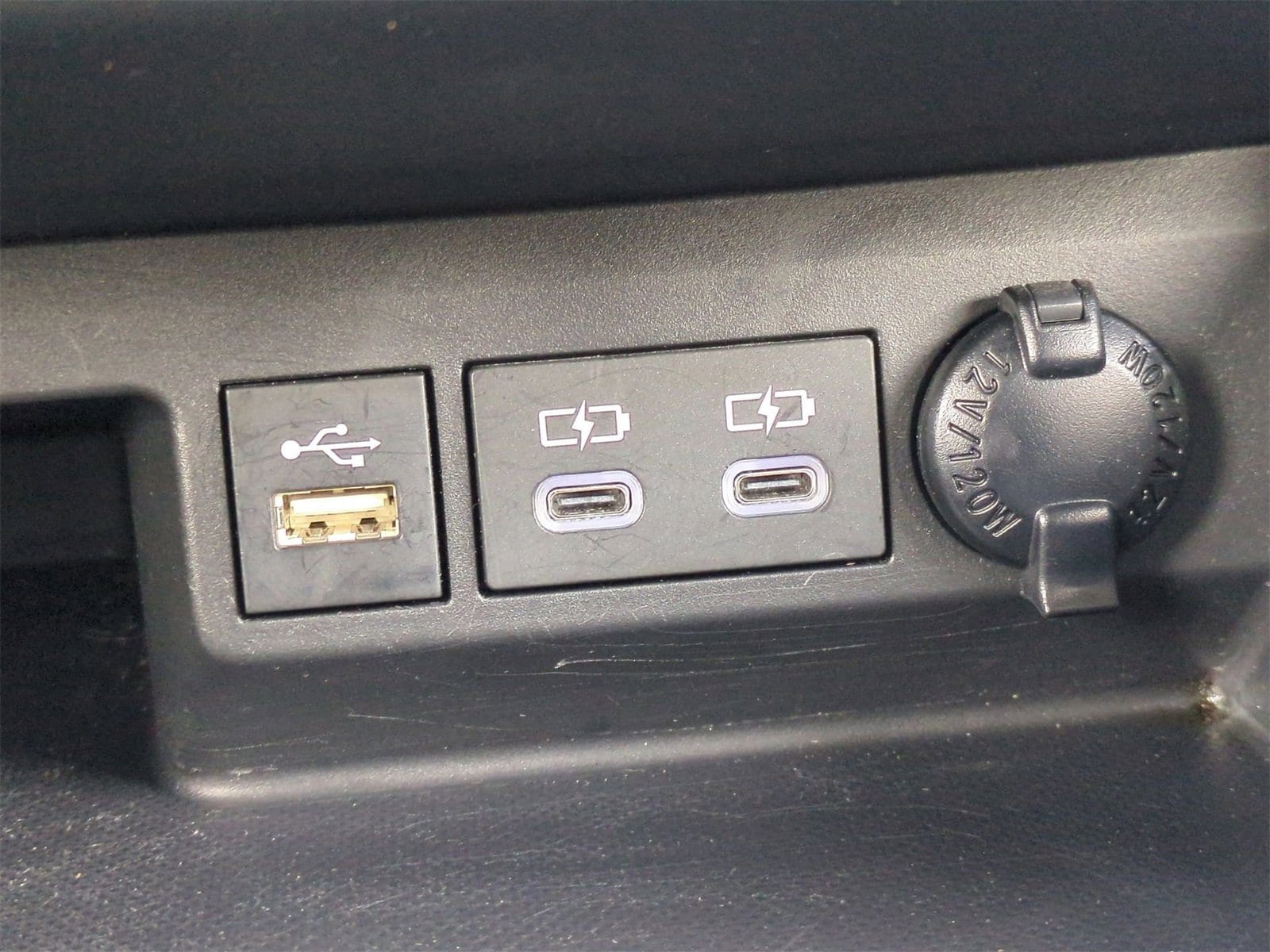 Thumbnail: 2023 Toyota Highlander - 32