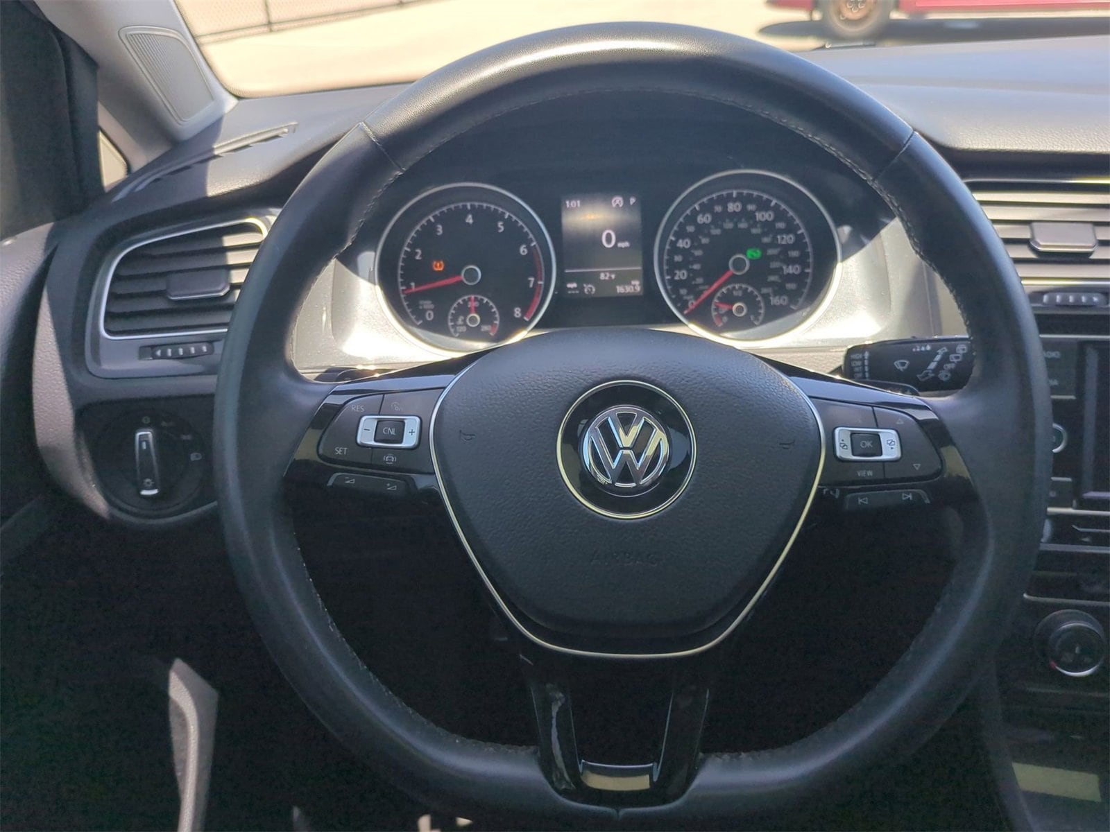 Thumbnail: 2020 Volkswagen Golf - 24