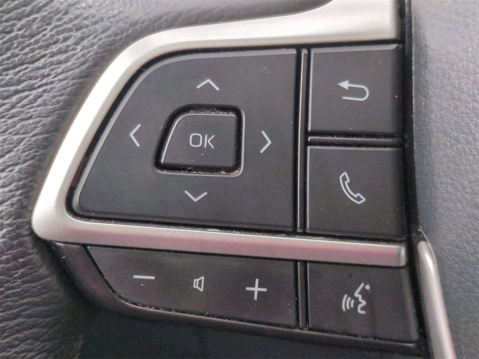 2023 Toyota Sienna XLE 25