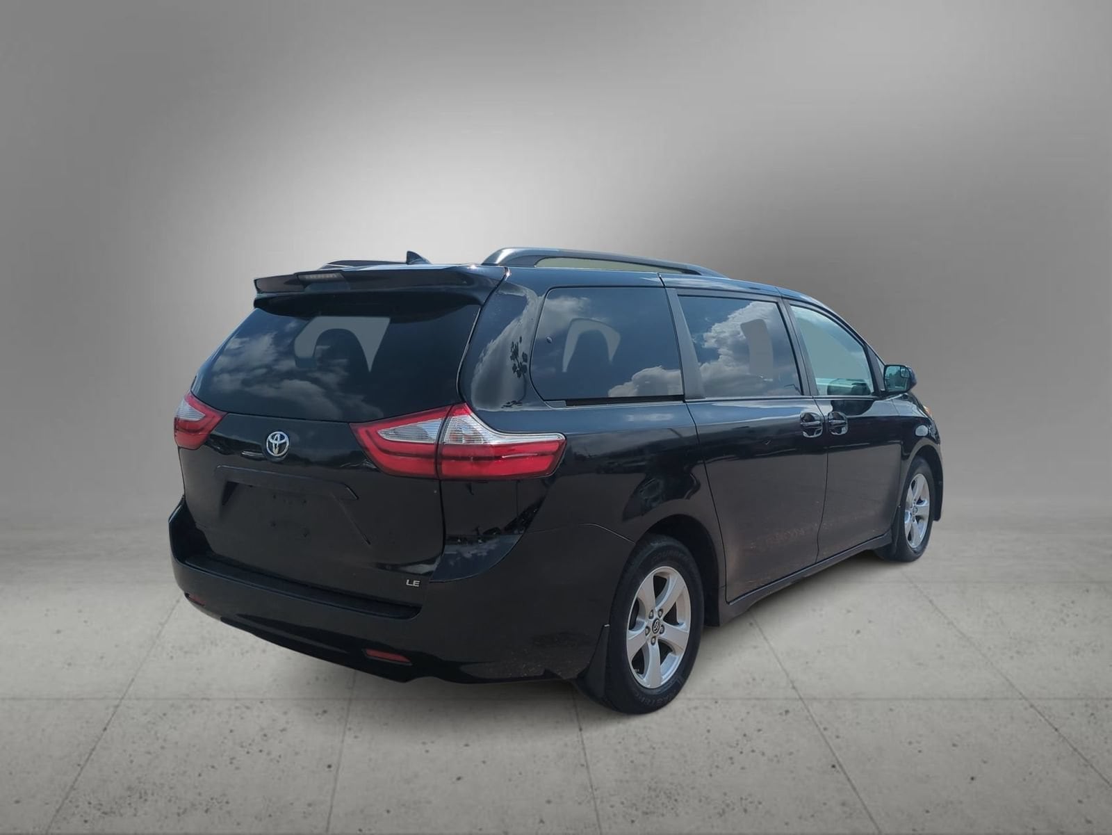 Thumbnail: 2019 Toyota Sienna - 8