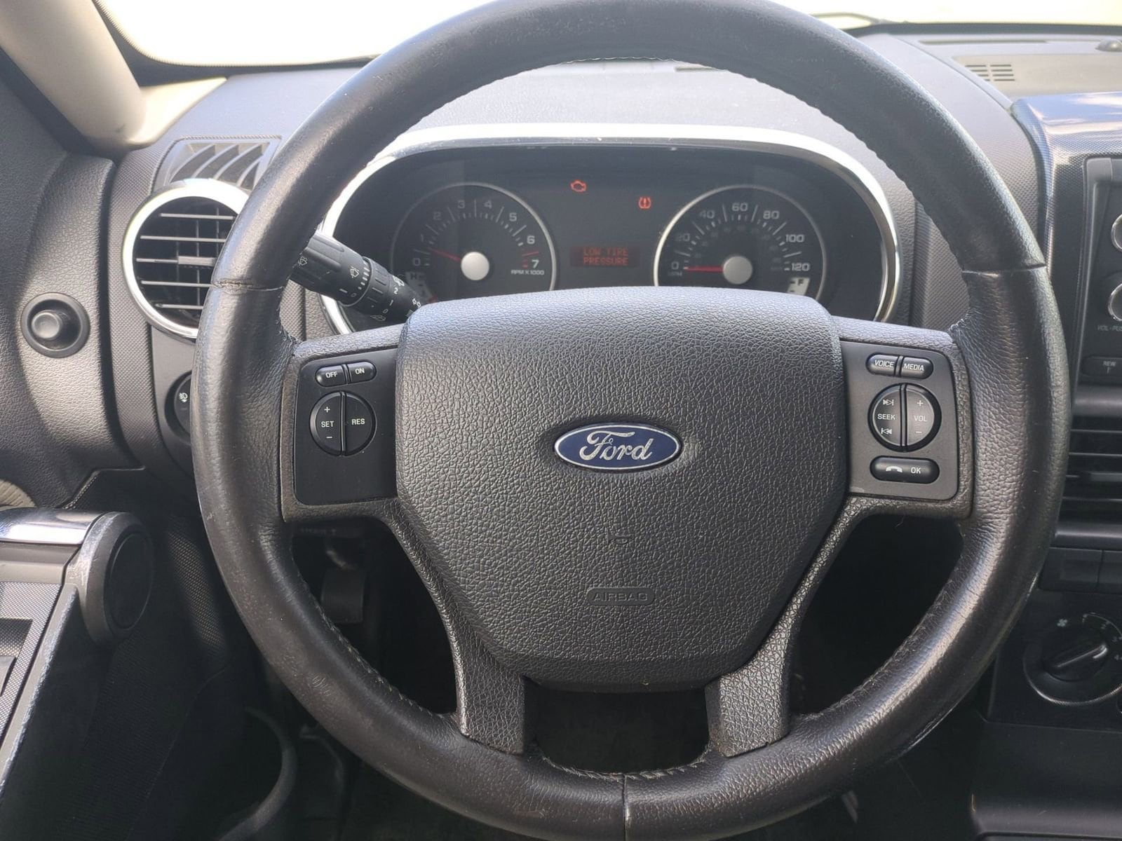 Thumbnail: 2008 Ford Explorer - 22