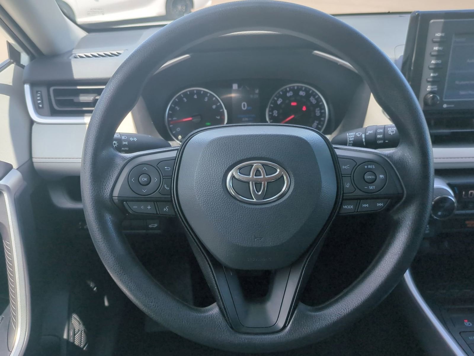 Thumbnail: 2022 Toyota RAV4 - 24