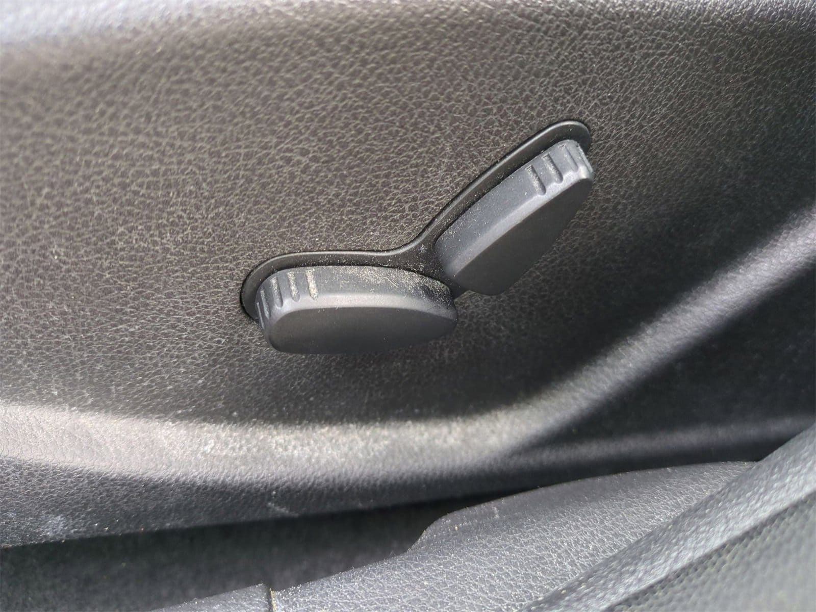 Thumbnail: 2013 Ford Focus - 17