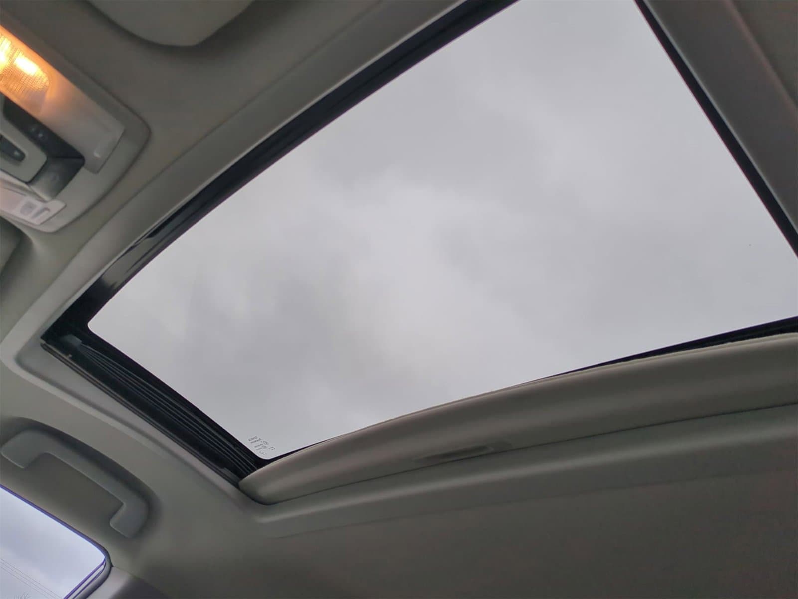 Thumbnail: 2017 Toyota Sienna - 19