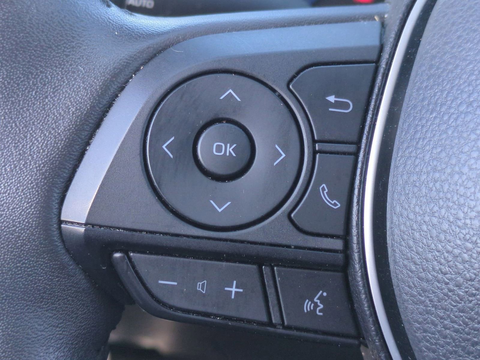 Thumbnail: 2023 Toyota RAV4 - 25