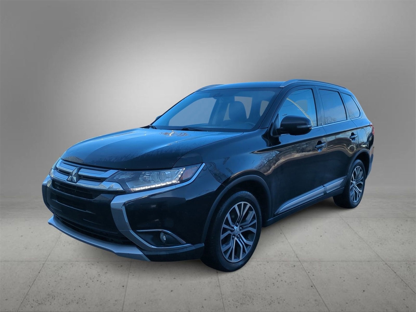 Thumbnail: 2017 Mitsubishi Outlander - 4