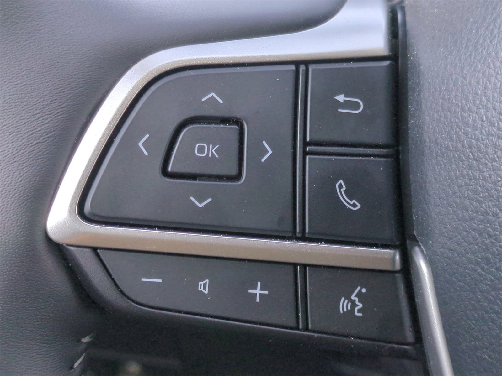 Thumbnail: 2025 Toyota Highlander - 26