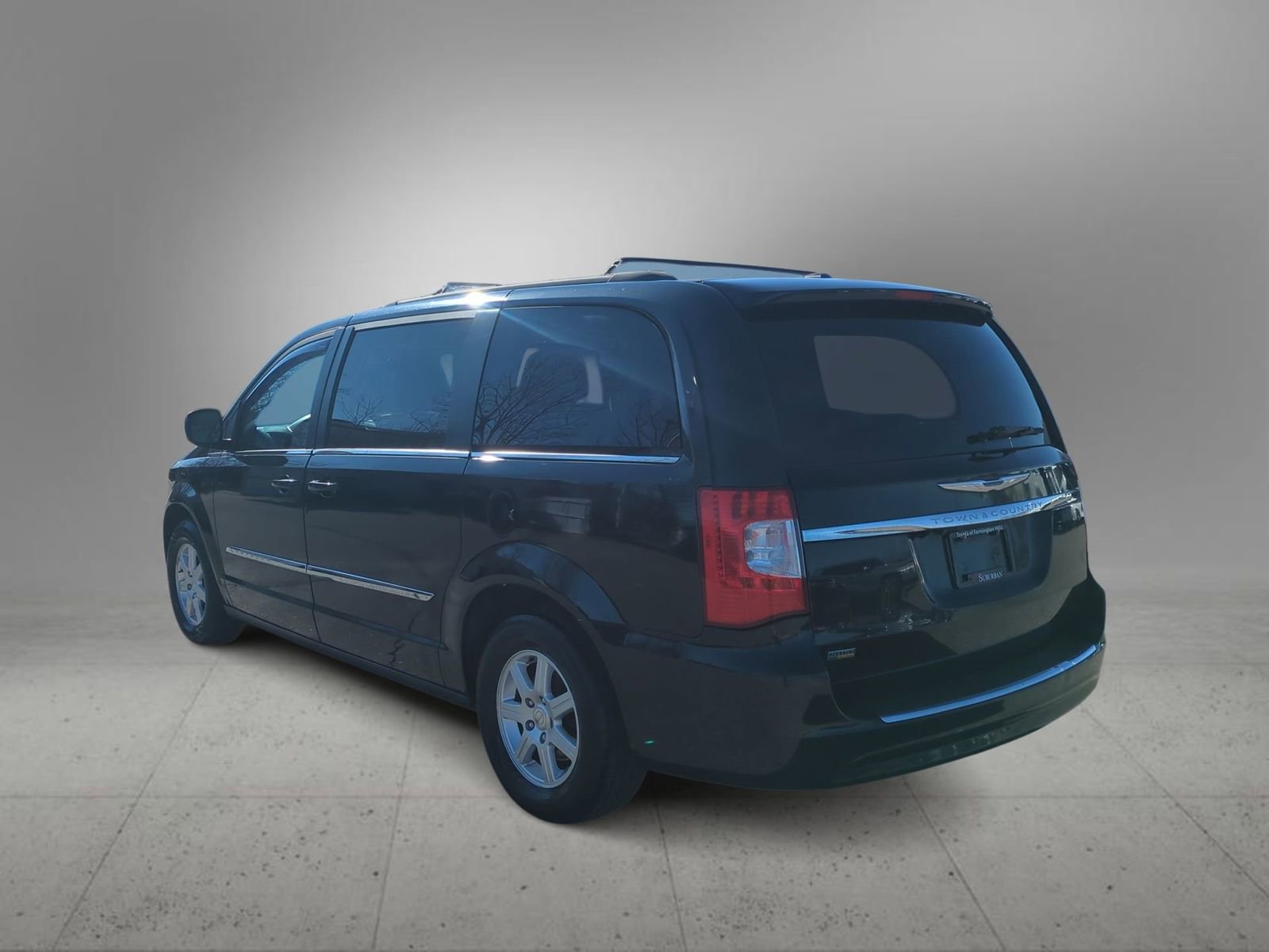 Thumbnail: 2013 Chrysler Town & Country - 6
